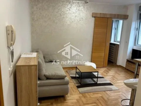 Rent, two bedroom apartment, 40m², Stari Grad, Beograd - image 2