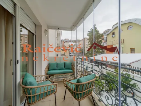 Izdavanje, trosoban stan, 98m², Lion, Zvezdara Sve Podlokacije - image 12