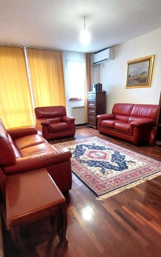 Izdavanje, jednosoban stan, 70m², Centar, Bar