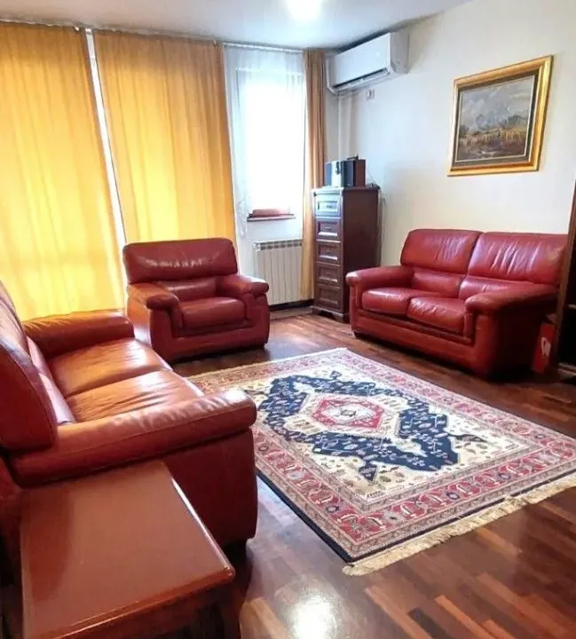 Izdavanje, jednosoban stan, 70m², Centar, Bar