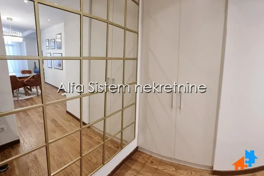 Izdavanje, trosoban stan, 83m², Savski Venac, Beograd