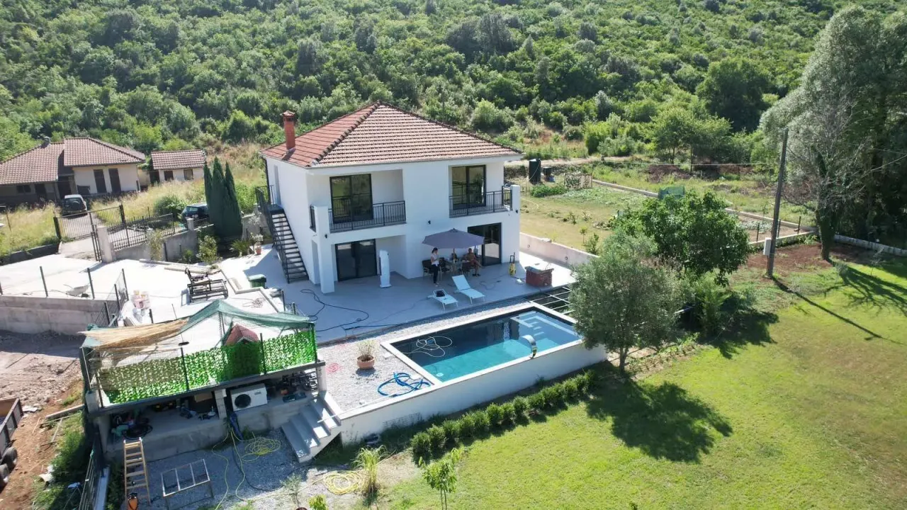 Prodaja, kuća, 180m², Radanovići, Kotor