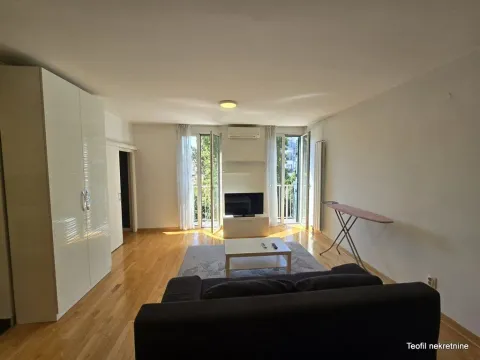 Izdavanje, trosoban stan, 59m², Vračar Sve Podlokacije, Beograd - image 2