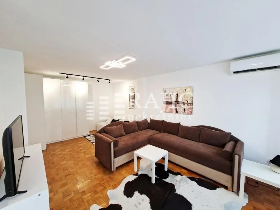 Izdavanje, dvosoban stan, 62m², Novi Beograd Blok 70, Novi Beograd Sve Podlokacije