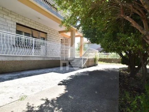 Prodaja, kuća, 240m², Dahna, Podgorica - image 25