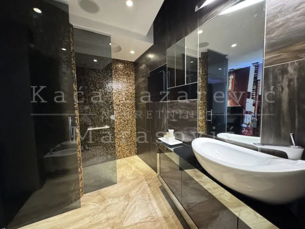 Prodaja, trosoban stan, 117m², Crveni Krst, Beograd