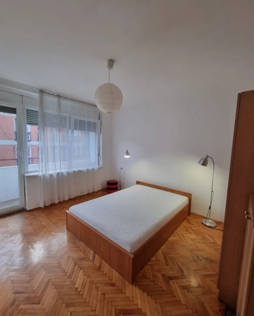 Izdavanje, trosoban stan, 73m², Palilula Sve Podlokacije, Beograd