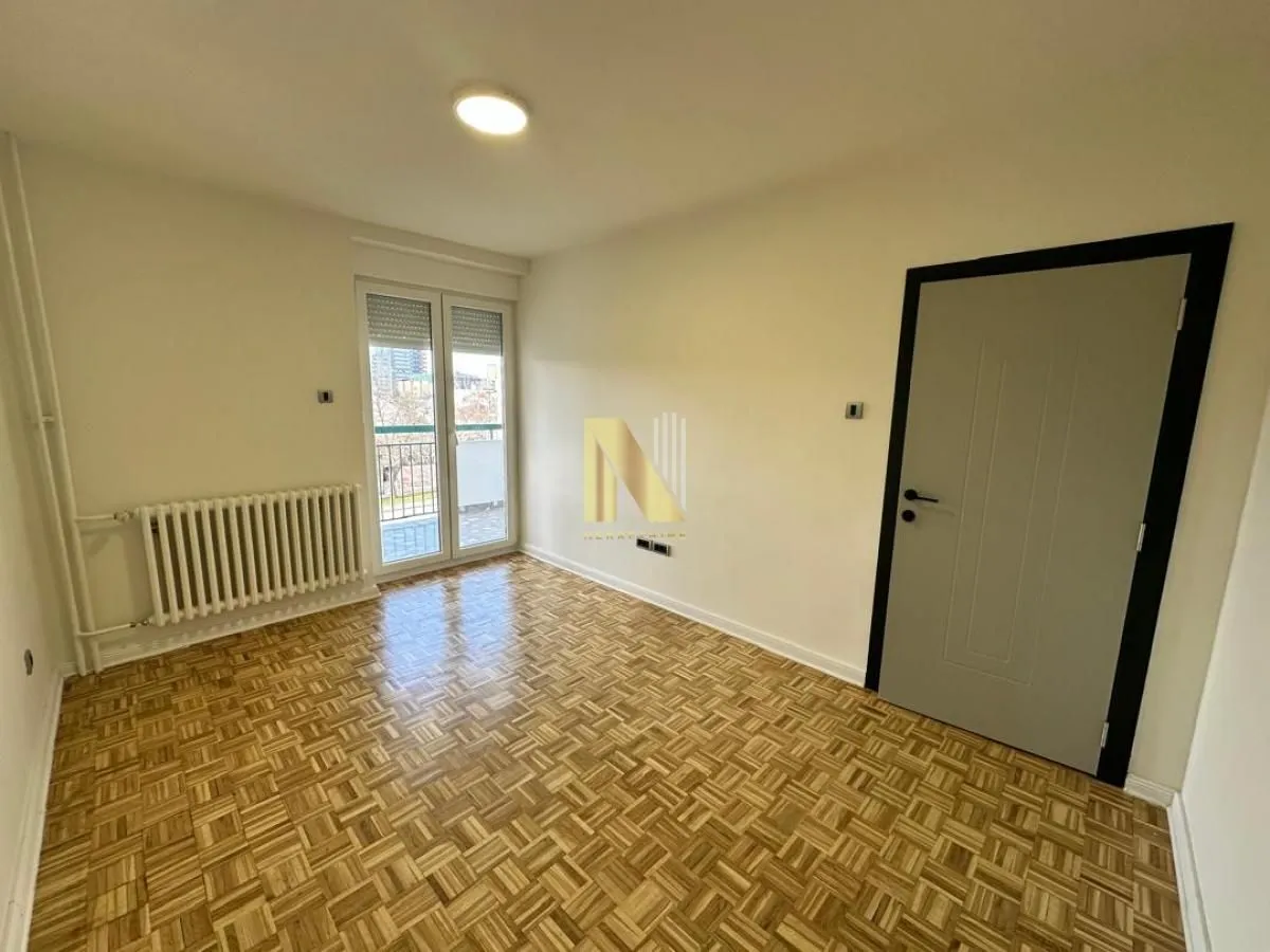 Prodaja, dvosoban stan, 55m², Adamovićevo Naselje, Novi Sad Sve Podlokacije