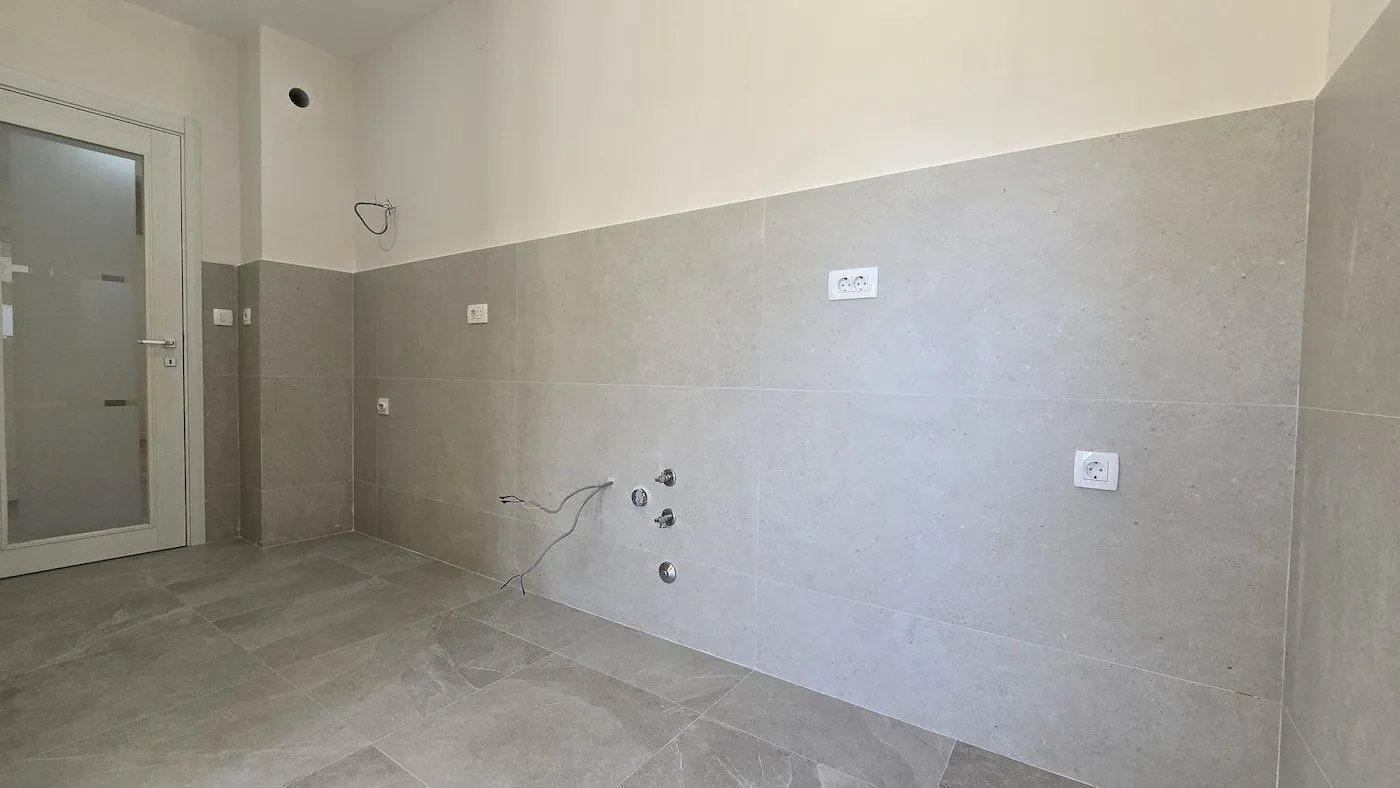 Rent, office space, 93m², Central Point, Podgorica