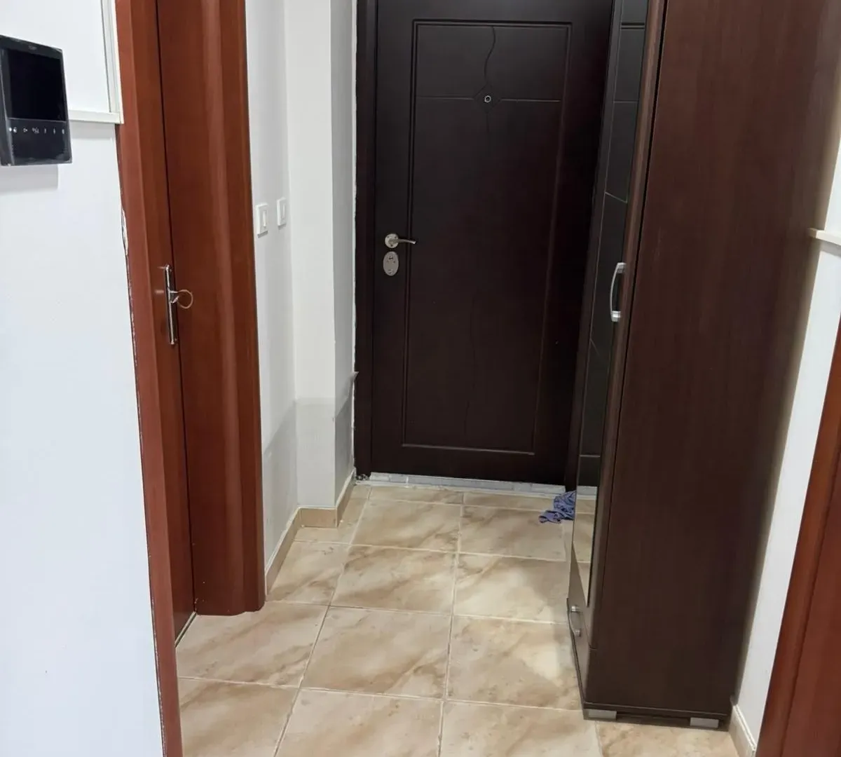 Izdavanje, trosoban stan, 92m², Krivi Most, Podgorica