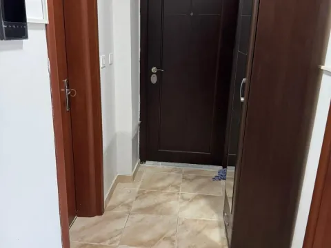 Izdavanje, trosoban stan, 92m², Krivi Most, Podgorica - image 7