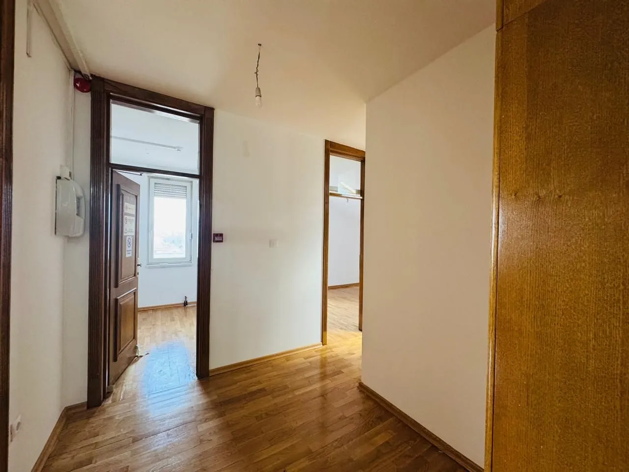 Izdavanje, poslovni prostor, 200m², Gintaš, Podgorica