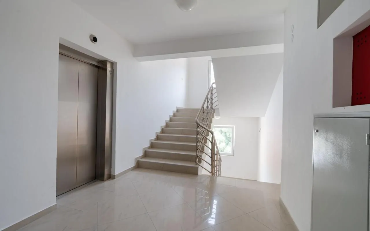 Prodaja, četvorosoban stan, 222m², Podmaine, Budva