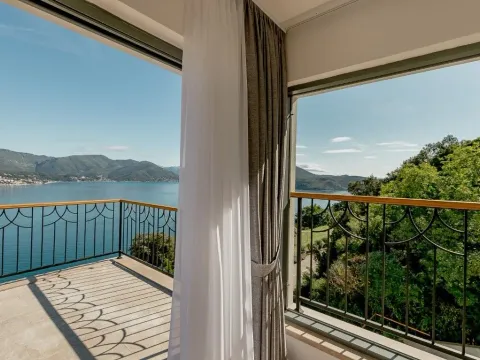 Sale, house, 236m², Njivice, Herceg Novi - image 2