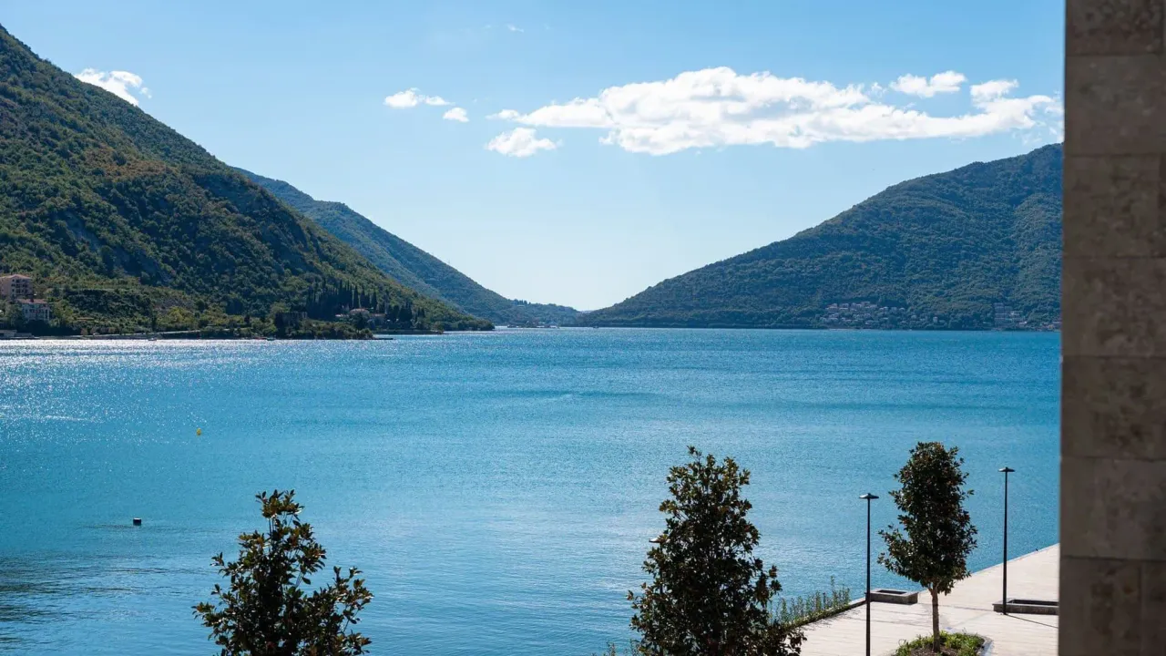 Prodaja, dvosoban stan, 88m², Risan, Kotor