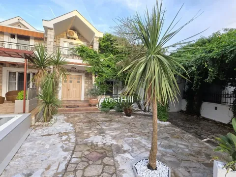 Sale, house, 234m², Tivat, Crna Gora - image 16