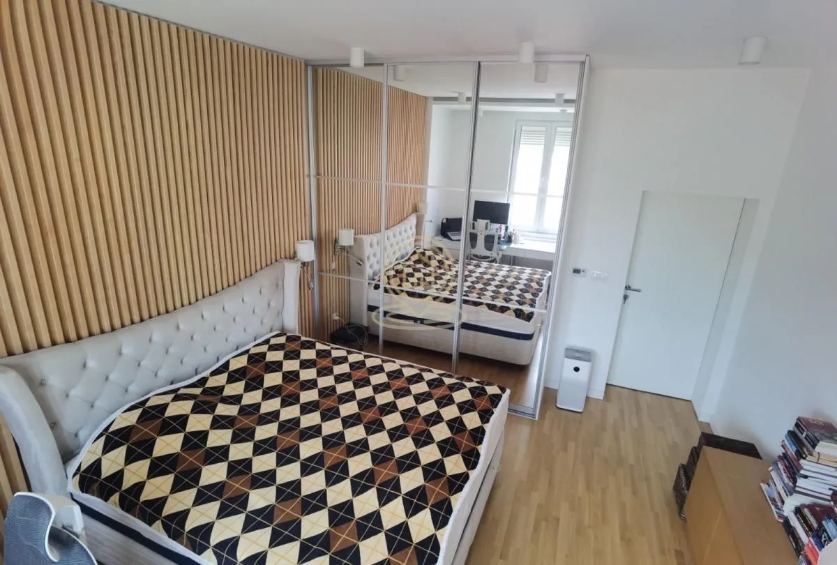 Izdavanje, trosoban stan, 60m², Skadarlija, Beograd
