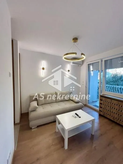 Izdavanje, stan, 34m², Stari Grad, Beograd