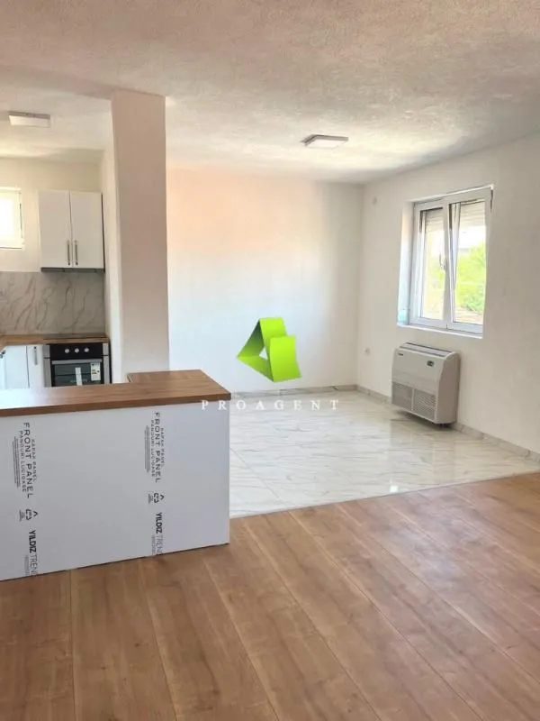 Izdavanje, četvorosoban stan, 77m², Centar, Niš