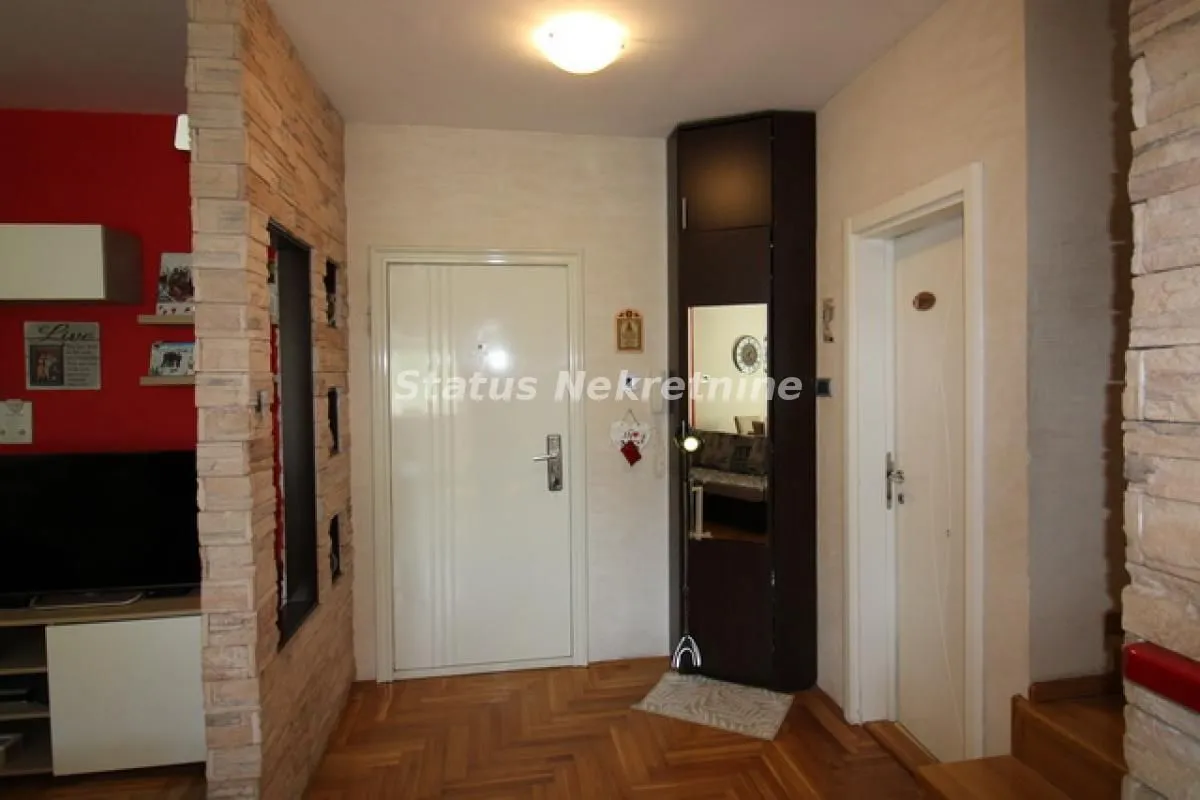 Prodaja, trosoban stan, 83m², Grbavica, Novi Sad Sve Podlokacije