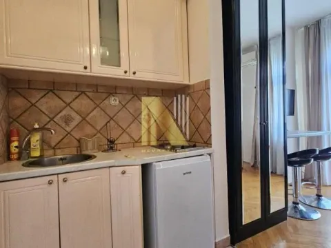 Izdavanje, garsonjera, 16m², Socijalno, Novi Sad Sve Podlokacije - image 11