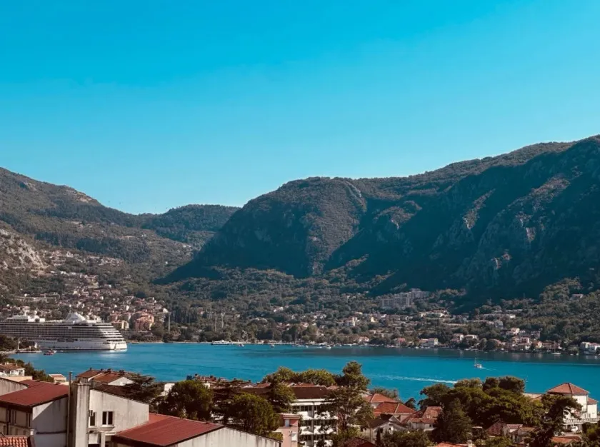 Prodaja, dvosoban stan, 72m², Dobrota, Kotor