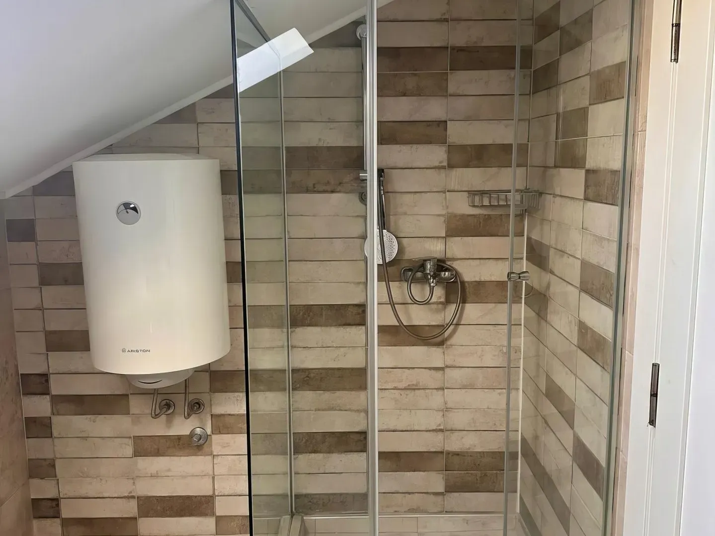 Izdavanje, dvosoban stan, 85m², Seljanovo, Tivat