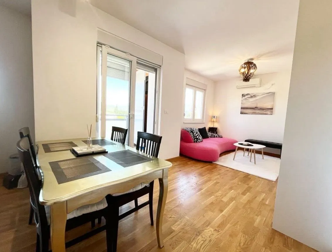 Izdavanje, jednosoban stan, 49m², City Kej, Podgorica