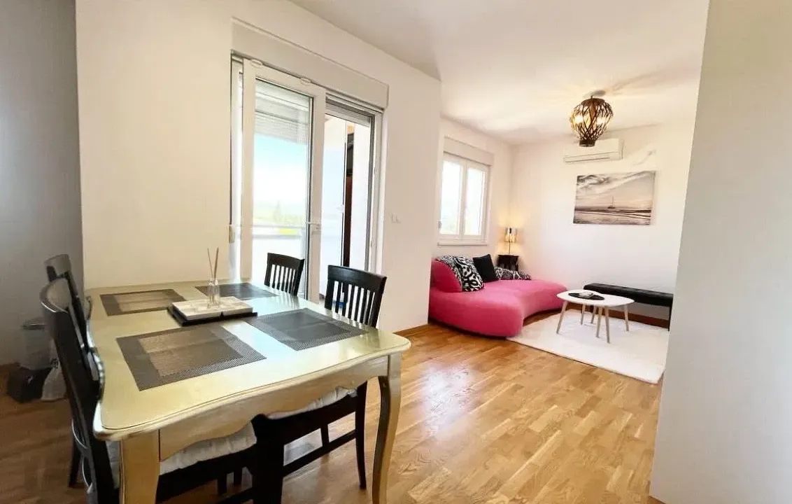 Izdavanje, jednosoban stan, 49m², City Kej, Podgorica