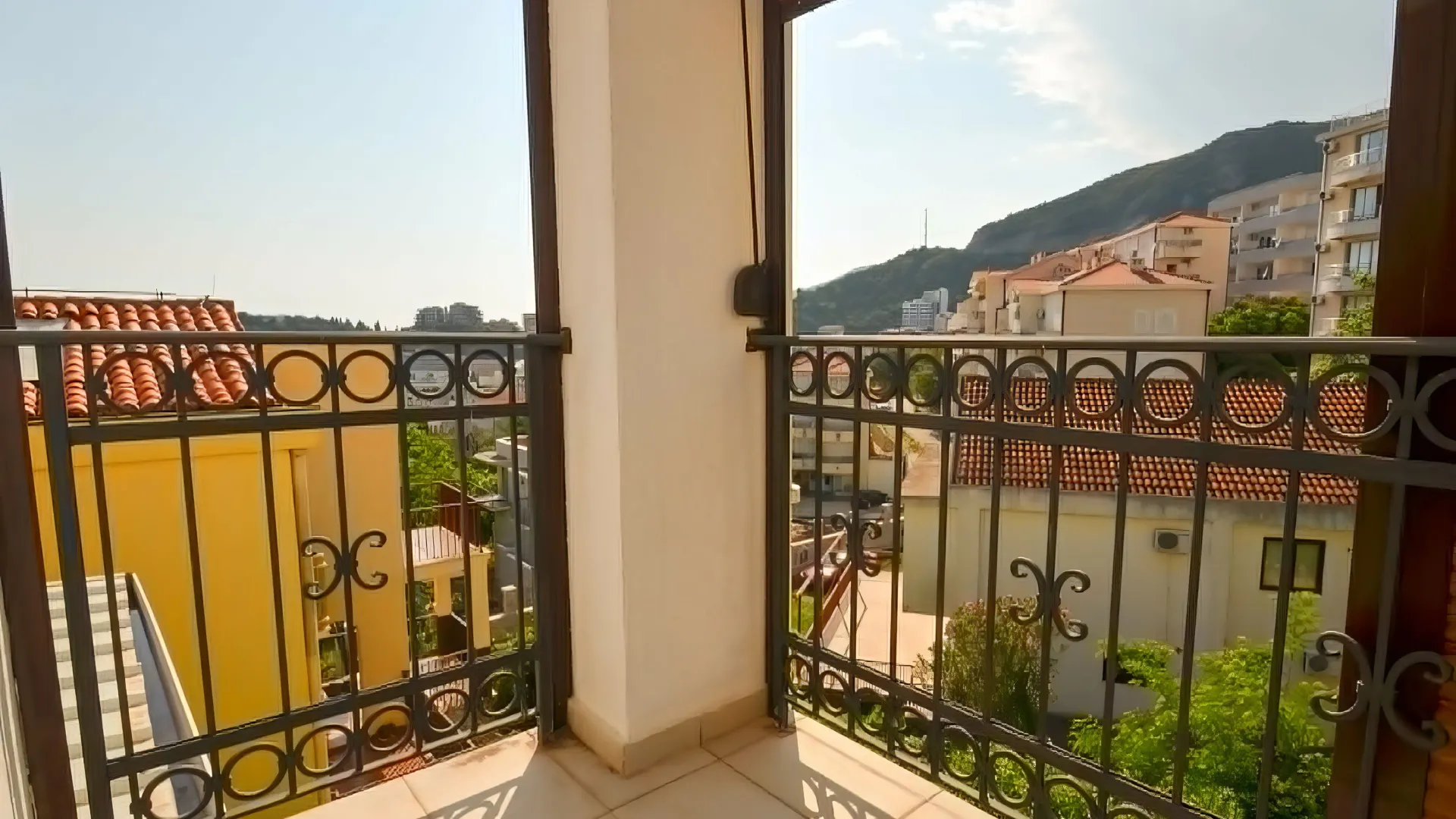Izdavanje, dvosoban stan, 60m², Bečići, Budva