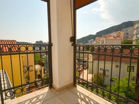 Rent, two bedroom apartment, 60m², Bečići, Budva - image 4