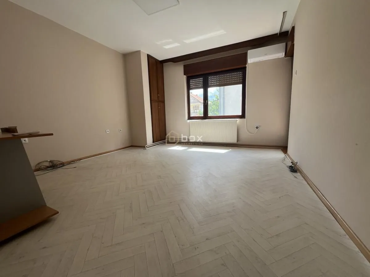 Izdavanje, trosoban stan, 121m², Pantelej, Niš