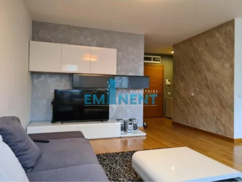 Izdavanje, trosoban stan, 82m², Slavija, Vračar Sve Podlokacije - image 2