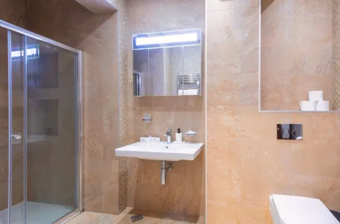 Izdavanje, trosoban stan, 141m², Škaljari, Kotor - image 19