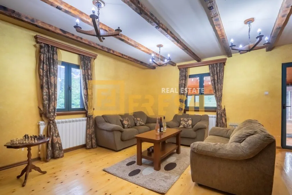 Prodaja, kuća, 300m², Žabljak, Crna Gora