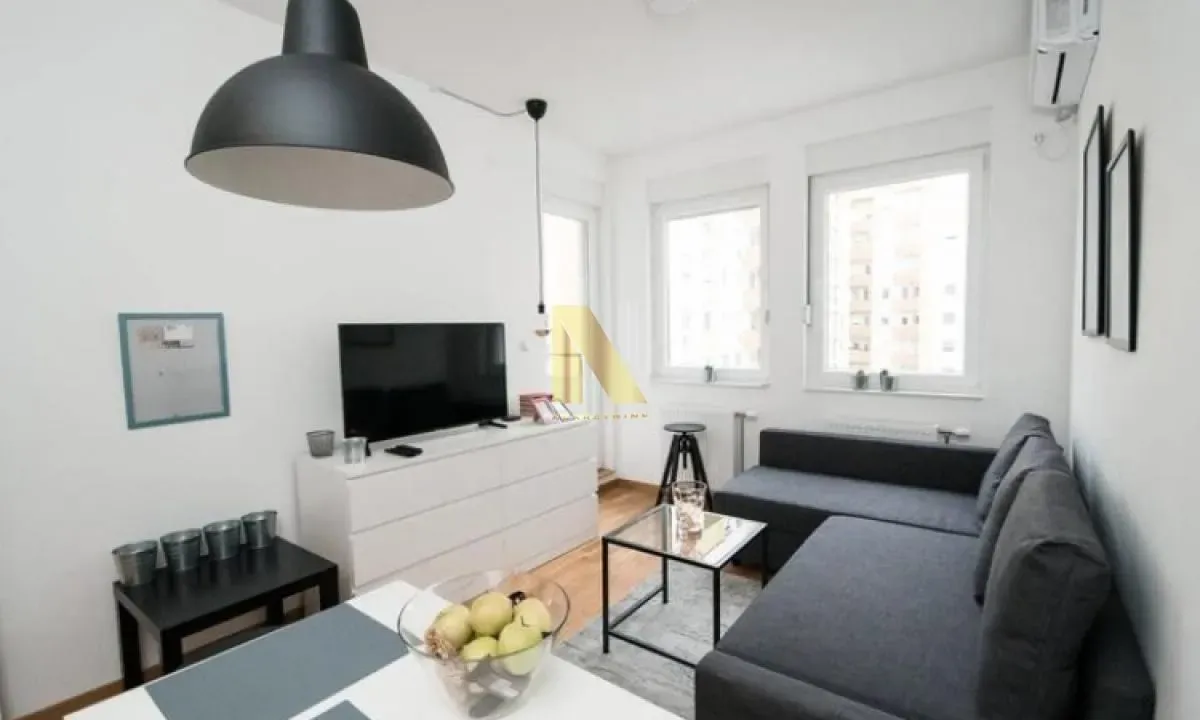 Izdavanje, jednosoban stan, 33m², Rotkvarija, Novi Sad Sve Podlokacije