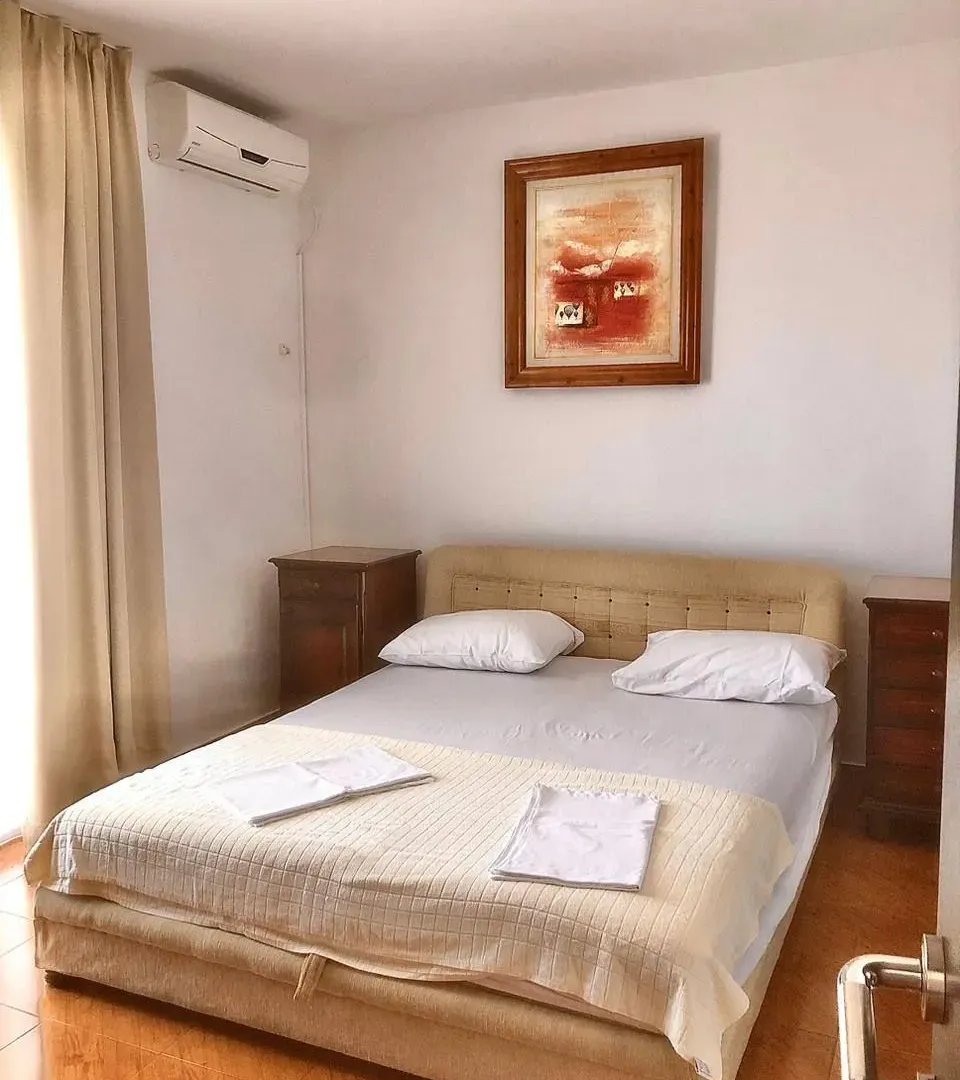 Izdavanje, trosoban stan, 110m², Seoce, Budva