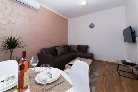 Rent, one bedroom apartment, 45m², Blok 6, Podgorica - image 3