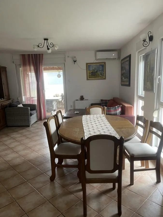 Izdavanje, kuća, 110m², Zemun Ugrinovci, Zemun Sve Podlokacije