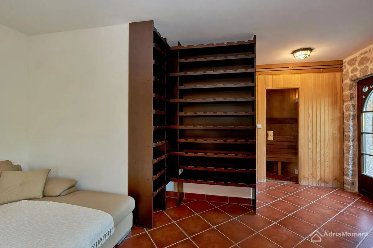Sale, house, 235m², Kostanjica, Kotor