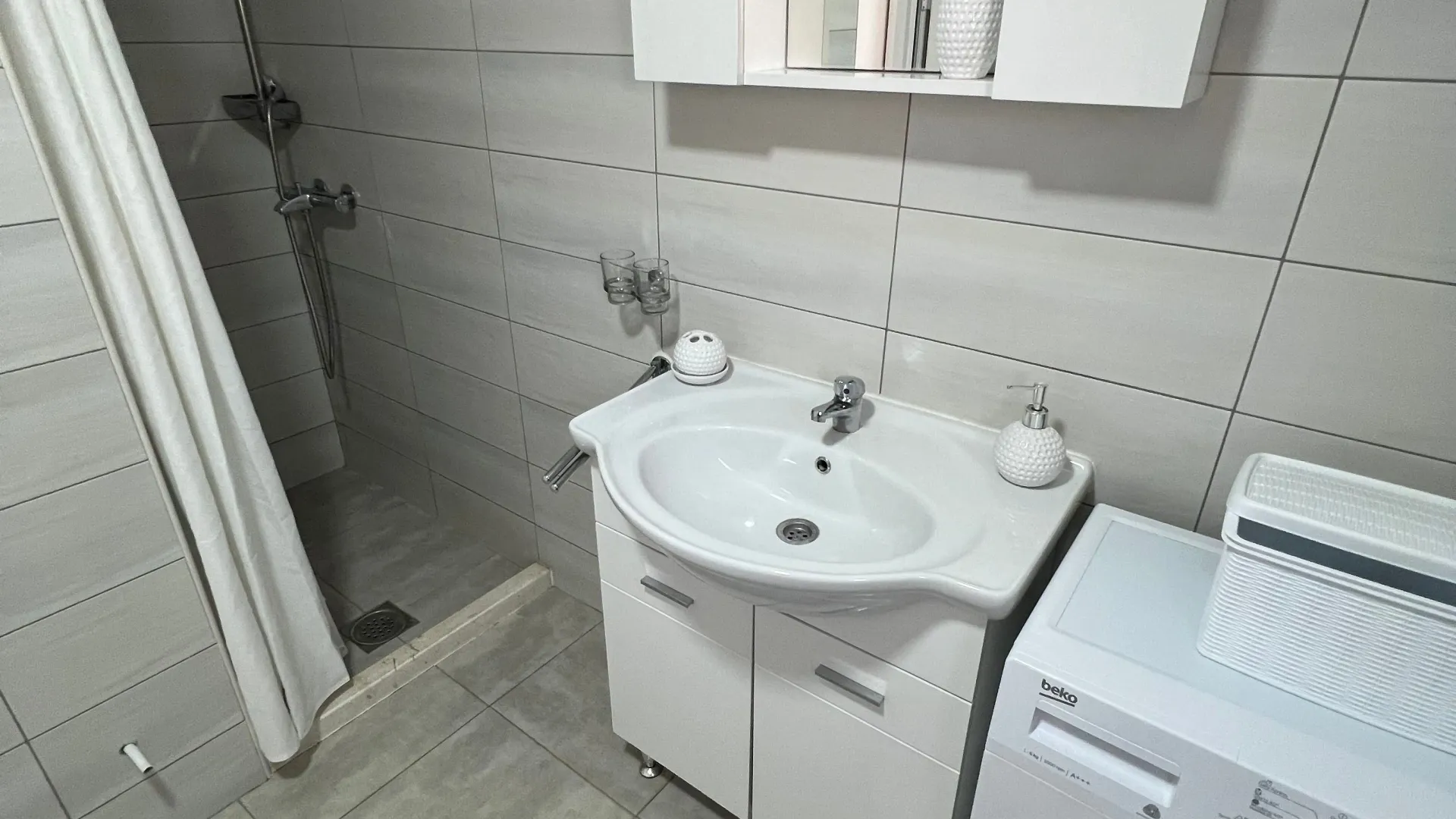 Rent, two bedroom apartment, 85m², Tomba, Bar