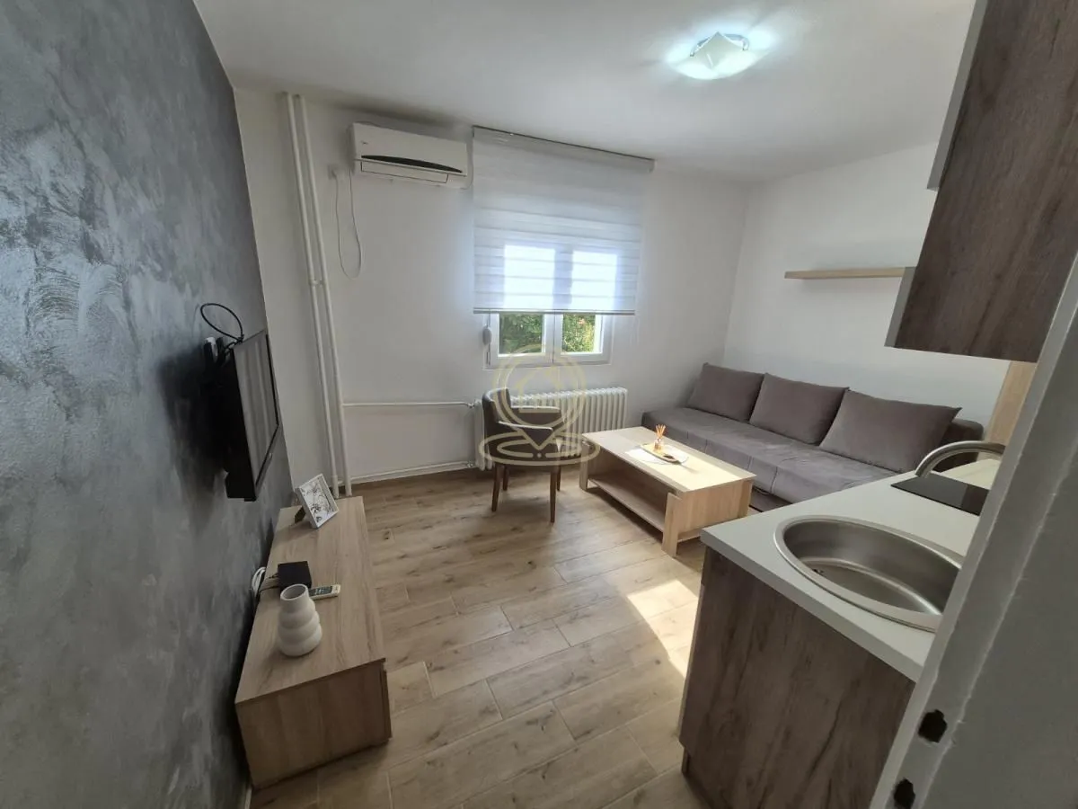 Izdavanje, jednosoban stan, 22m², Rotkvarija, Novi Sad Sve Podlokacije