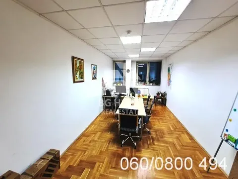 Izdavanje, poslovni prostor, 1300m², Slavija, Vračar Sve Podlokacije - image 7