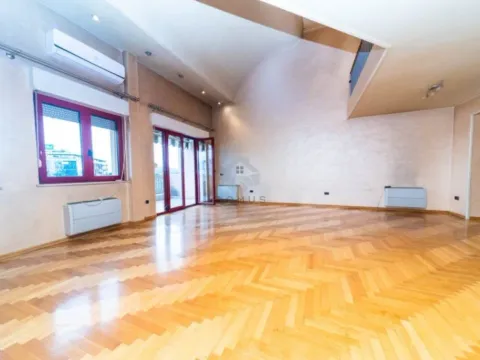 Prodaja, četvorosoban stan, 355m², Preko Morače, Podgorica - image 7