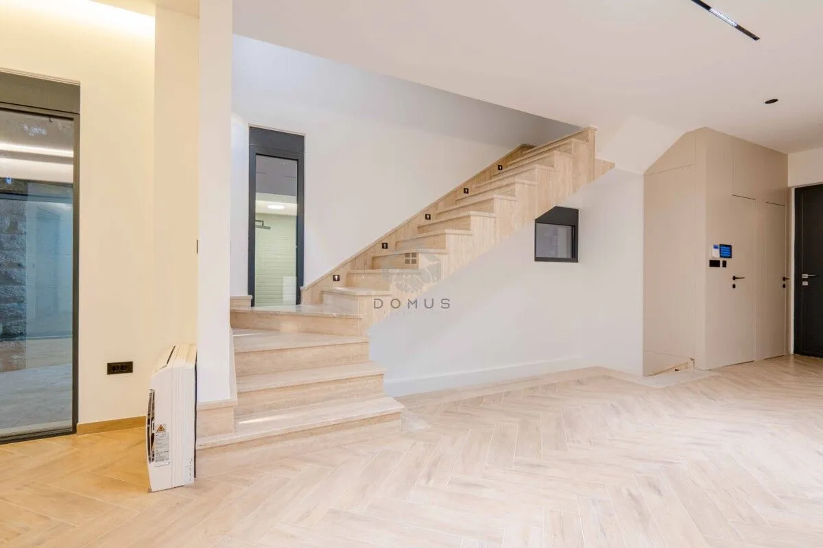 Sale, house, 240m², Kamenovo, Budva