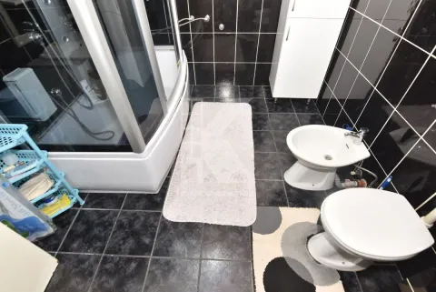 Prodaja, kuća, 752m², Zelenika, Podgorica - image 22