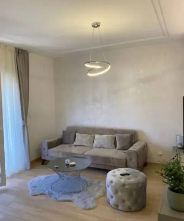 Izdavanje, dvosoban stan, 69m², Budva, Crna Gora