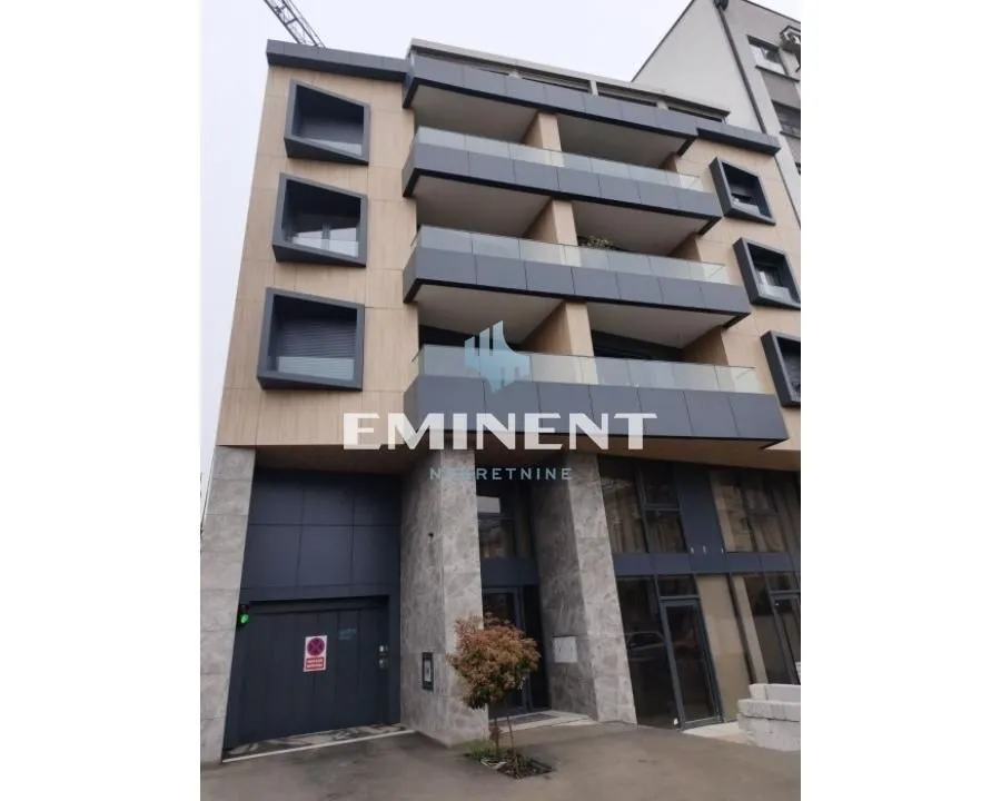 Izdavanje, trosoban stan, 65m², Čubura, Beograd