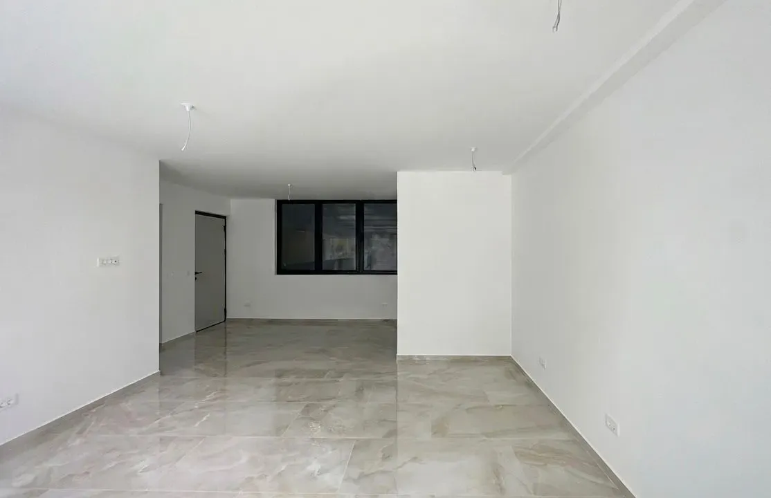 Izdavanje, poslovni prostor, 32m², Centar, Budva