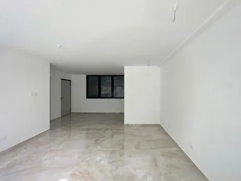 Izdavanje, poslovni prostor, 32m², Centar, Budva - image 1